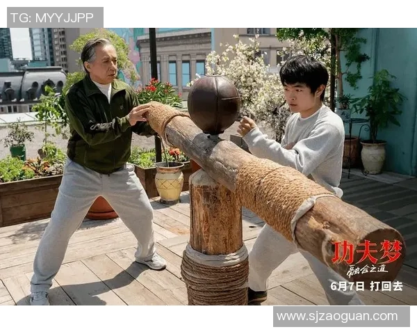 足球明星与成龙的精彩对决视频引发热议,球场与银幕的完美碰撞 足球明星与成龙的精彩对决视频引发热议,球场与银幕的完美碰撞