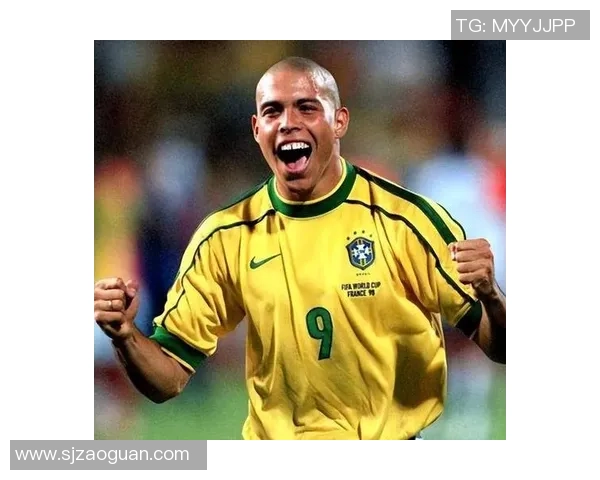 老牌足球明星高清图片欣赏展现他们辉煌岁月与球场风采的经典瞬间