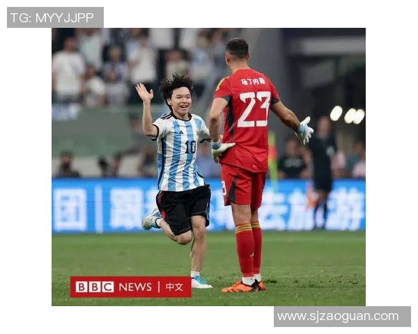 足球明星中国行精彩瞬间回顾与球迷互动热情瞬间分享