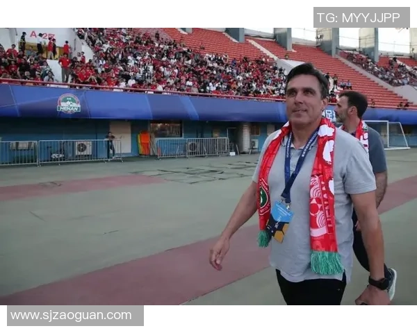 足球明星齐聚助力河南振兴共同为家乡的未来加油助威